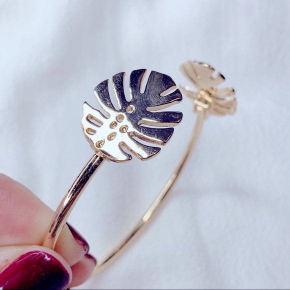 ❣️$25/3❣️ Gold Plated Leaves Bracelet - Picture 4 of 8